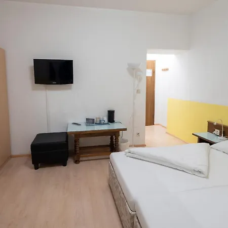 Heimgartl Oda ve Kahvaltı 3*