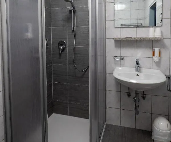 فندق مبيت وإفطار هايمغارتل للمبيت والإفطار إنسبروك